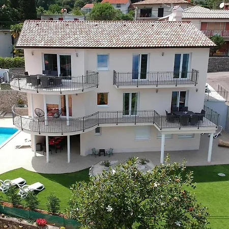 Apartmán 3 Bedroom Awesome In Ika