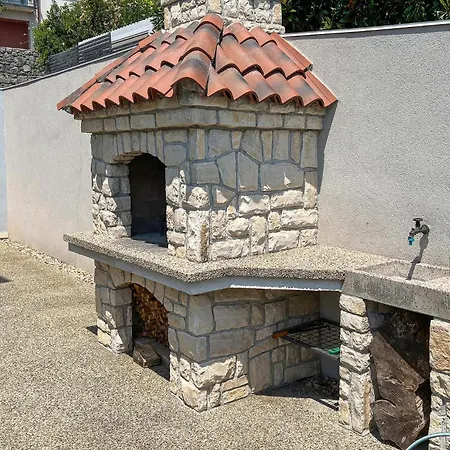 Apartmán 3 Bedroom Awesome In Ika