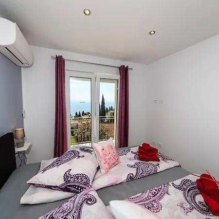 3 Bedroom Awesome In Apartmán Ika